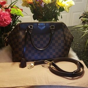 Louis vuitton Mews Elegant Bag!!